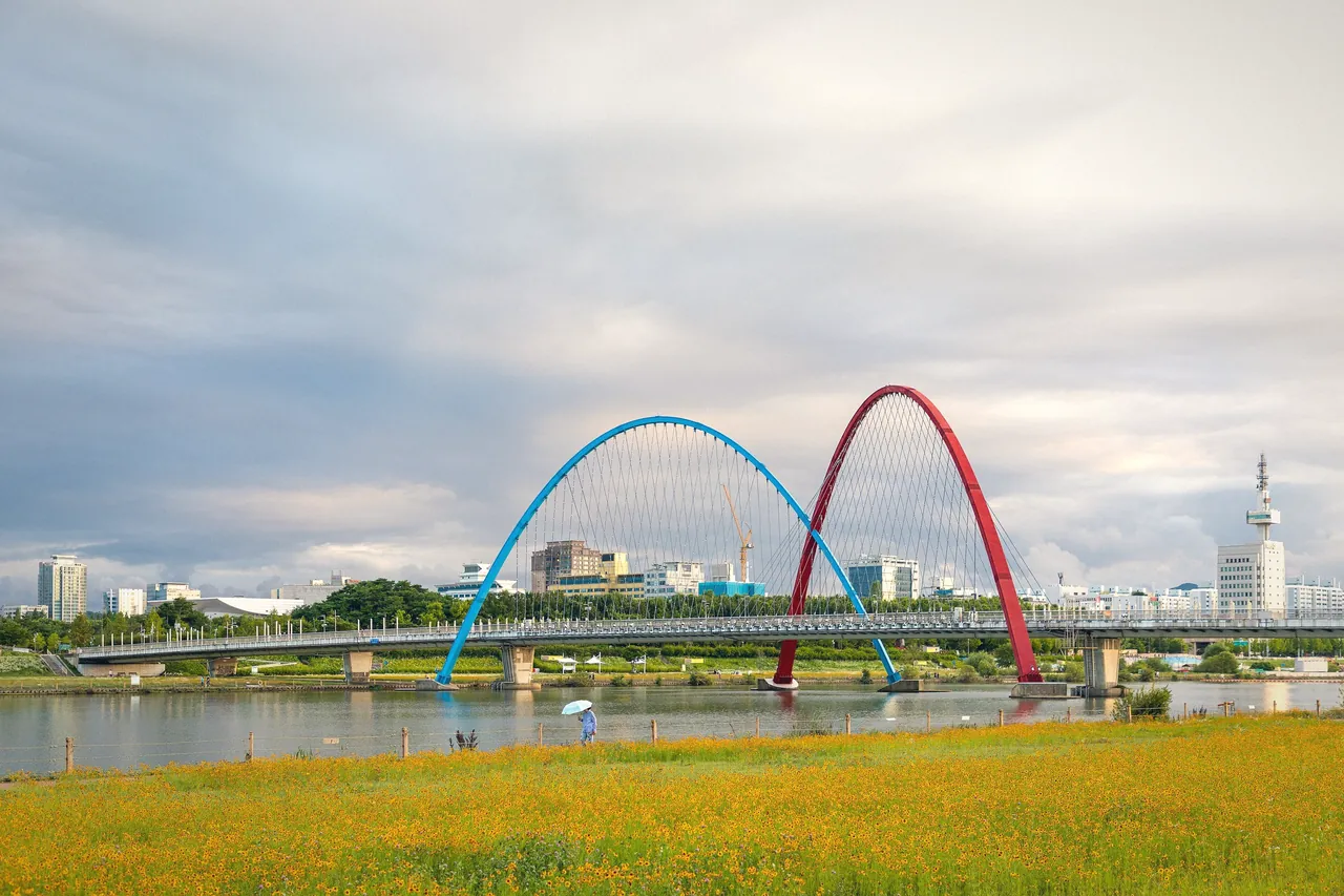 Daejeon Expo Bridge 2020 2.jpg